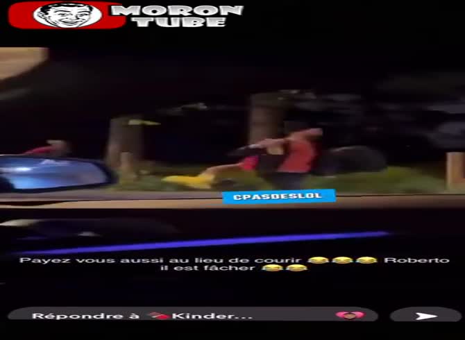 Video :Two transvestites assaulted a man who attempted to flee without paying